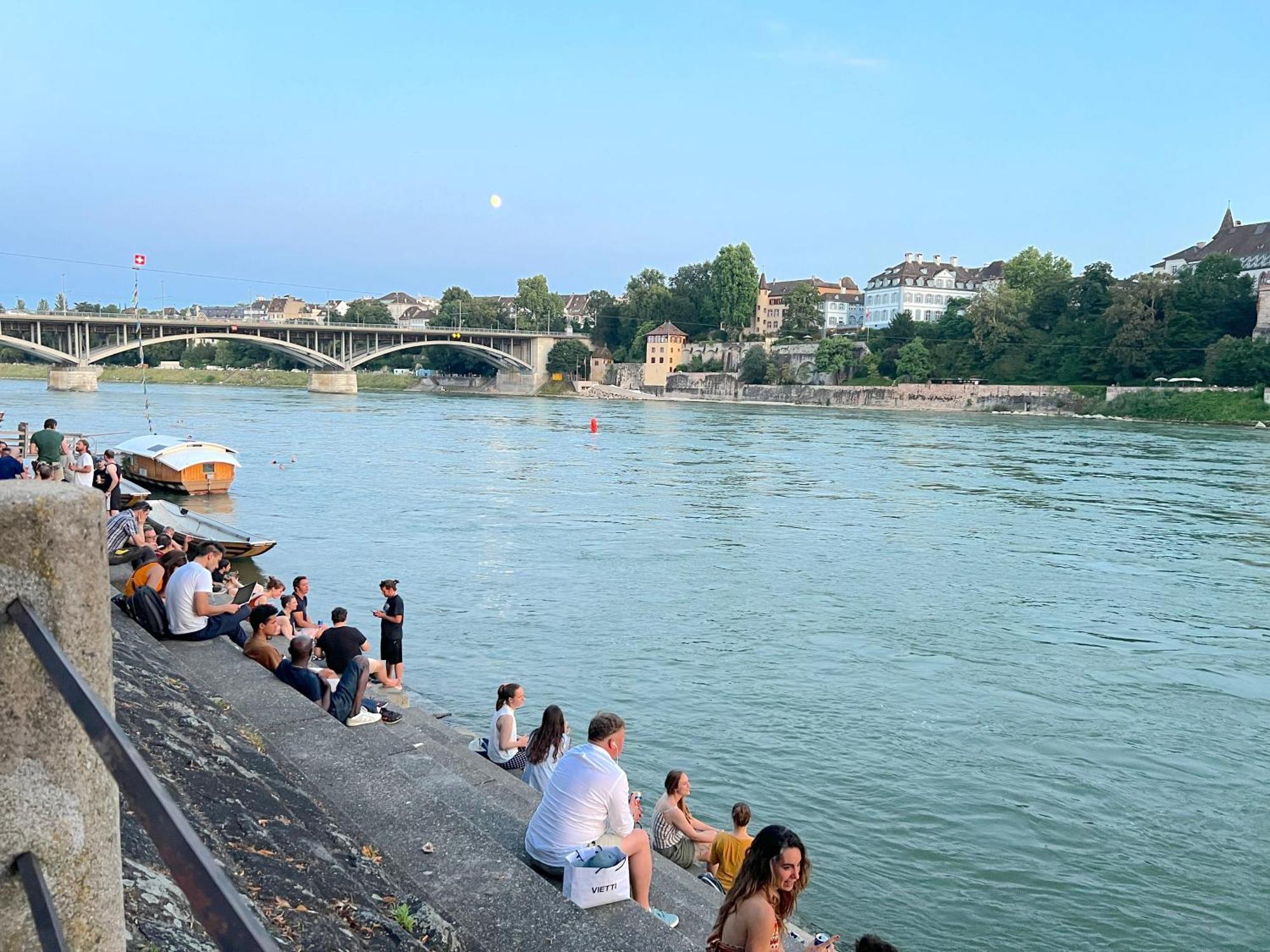 Riverside Basel Luaran gambar